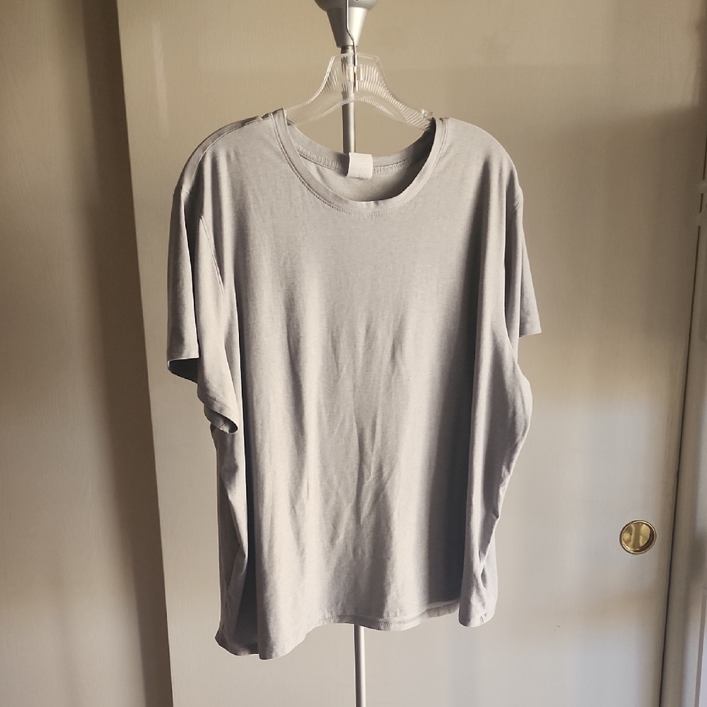 Short Sleeve Tee 🩶